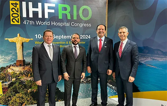 Delegacao celebra chegada do IHF Rio jpg