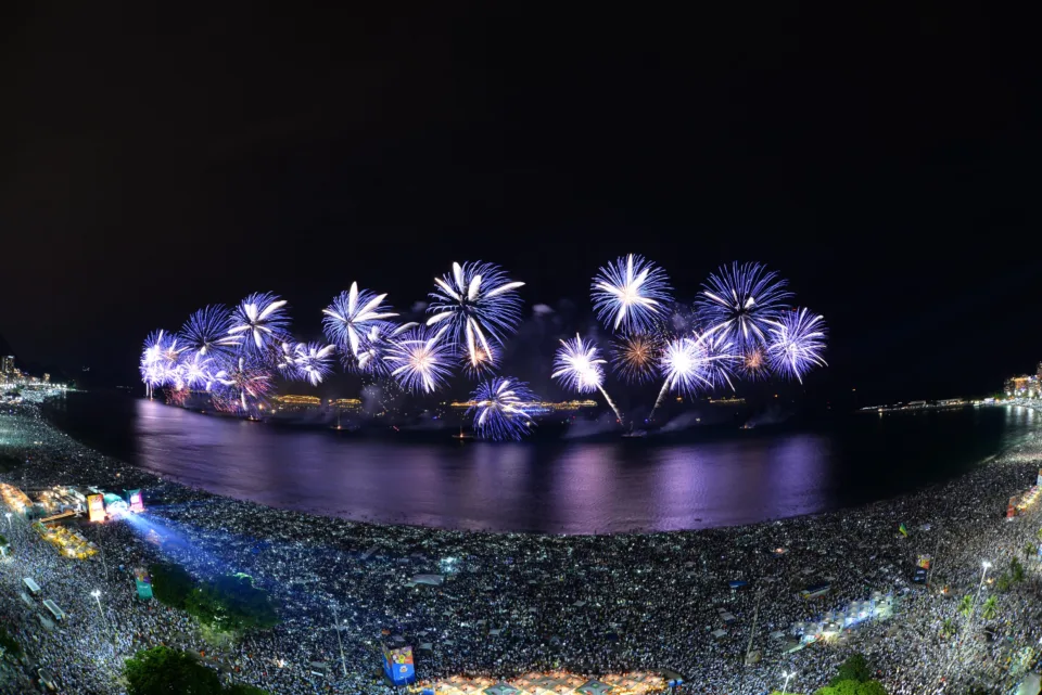 Rio de Janeiro Praia de Copacabana Queima de fogos Reveillon 2015 Foto Andre Lobo 1