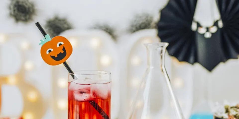 halloween decoration with red drink glass flask 1280x640 1